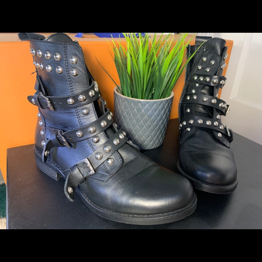 Lightly Worn - Steve Madden - Boots - Women 7.5